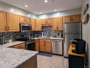 Newly updated full size kitchen 