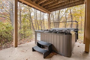 Wake at the Lake - Hot Tub