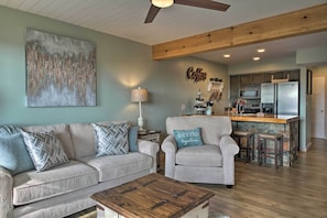 Living Room | Air Conditioning/Central Heating | Free WiFi