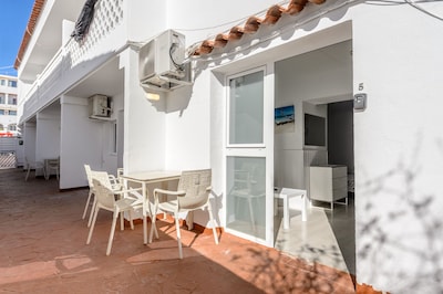 Holiday Apartment in a Well-Maintained Complex with Wi-Fi and Terrace