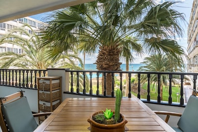 Comfortable Apartment “Soraya” on the Beach with Sea View, Pool, Wi-Fi, Terrace & Garden