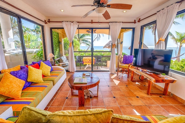 La Bahia #1 Living Area