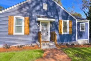 The Blue Bungalow (1)