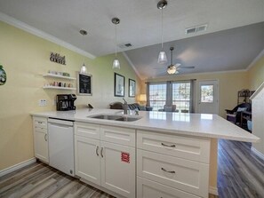Kitchen/Bar Area