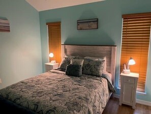 Guest bedroom-Queen bed