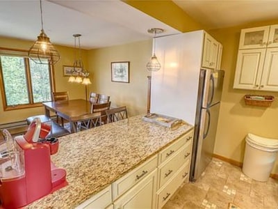 Spacious Townhome w/ fantastic slope views. Many Upgrades!