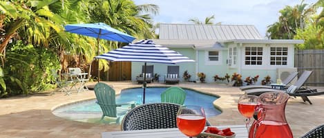 Welcome to Paradise Breezes and Paradise Cottage House. Your 4 bedroom (3 Kings-1 Queen) 3.5 bathroom, heated pool home awaits!
