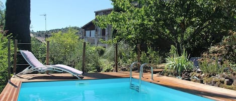 Le Mas et sa piscine pour vos vacances détente