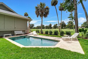 7 Ginger Beer | Pool - 7 Ginger Beer | Pool