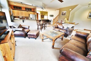Spacious Living Area - Spacious Living Area