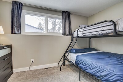 Equipped & Comfortable Home * Edmonton Fast WiFi *