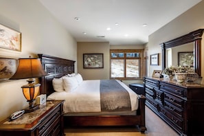 Bedroom 2 w/ King Bed (top floor)