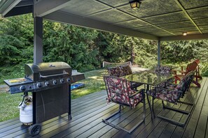 Covered porch with bbq, table w/ seating for 6 and firepit with 2 Adirondacks 