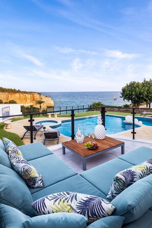 We want the service during your stay to be perfect. Check the reviews.