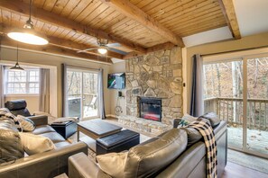 Living Room | Smart TV | Central A/C & Heating | 2-Story Home