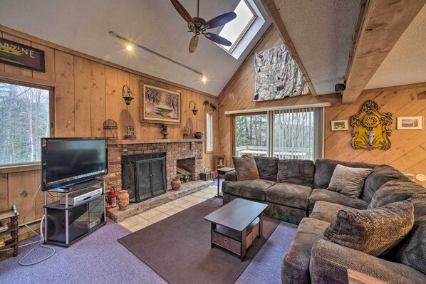 West Dover Vacation Rental | 2-Story Home | 4BR | 2BA | 2,400 Sq Ft