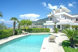 Building Exterior, Garden, Outdoor, Pool