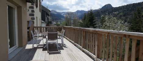 maison avec terrasse idéale pour une cure au mont-dore