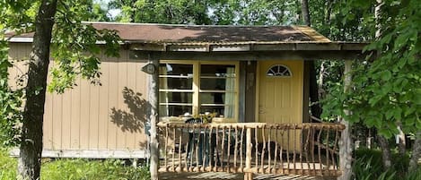 EXTERIOR:  The front of the cabin in the summer.  Note the authentic "Hillbilly-chic" fun design.  ;-)