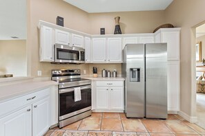 Fully-equipped kitchen