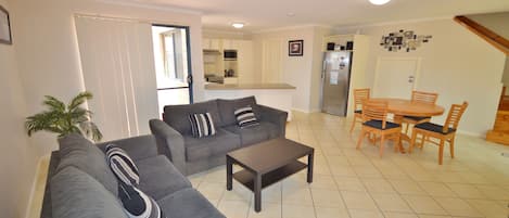 Blue Ocean Villa 7 - Kalbarri Accommodation Service