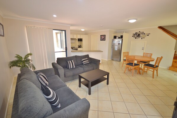 Blue Ocean Villa 7 - Kalbarri Accommodation Service