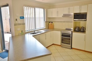 Blue Ocean Villa 7 - Kalbarri Accommodation Service