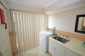 Blue Ocean Villa 7 - Kalbarri Accommodation Service