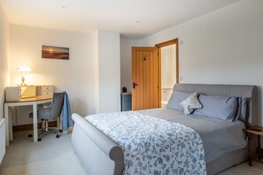 Benson Cottage Bedroom 2 - StayCotswold