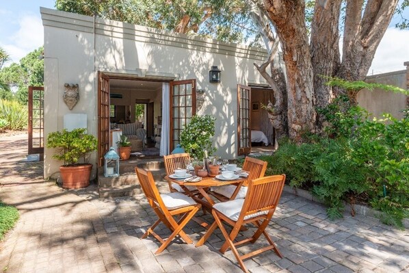 Cottage Courtyard with trees and plants