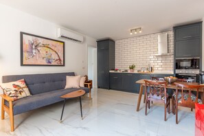 Valletta nineteen sixty - grey kitchen - subway tiles