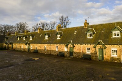 Sycamore Cottage - a traditional 2 bedroom stone cottage within the grounds of Arniston House