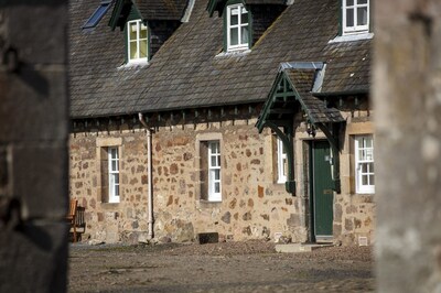 Sycamore Cottage - a traditional 2 bedroom stone cottage within the grounds of Arniston House