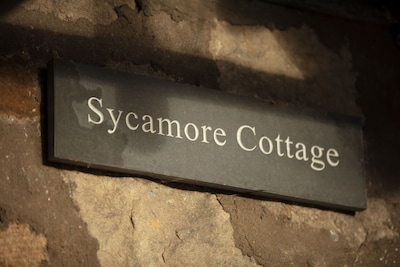 Sycamore Cottage - a traditional 2 bedroom stone cottage within the grounds of Arniston House