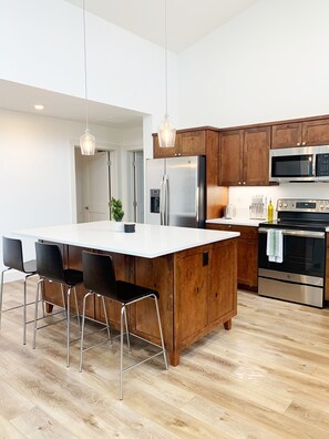 Large island with bar seating