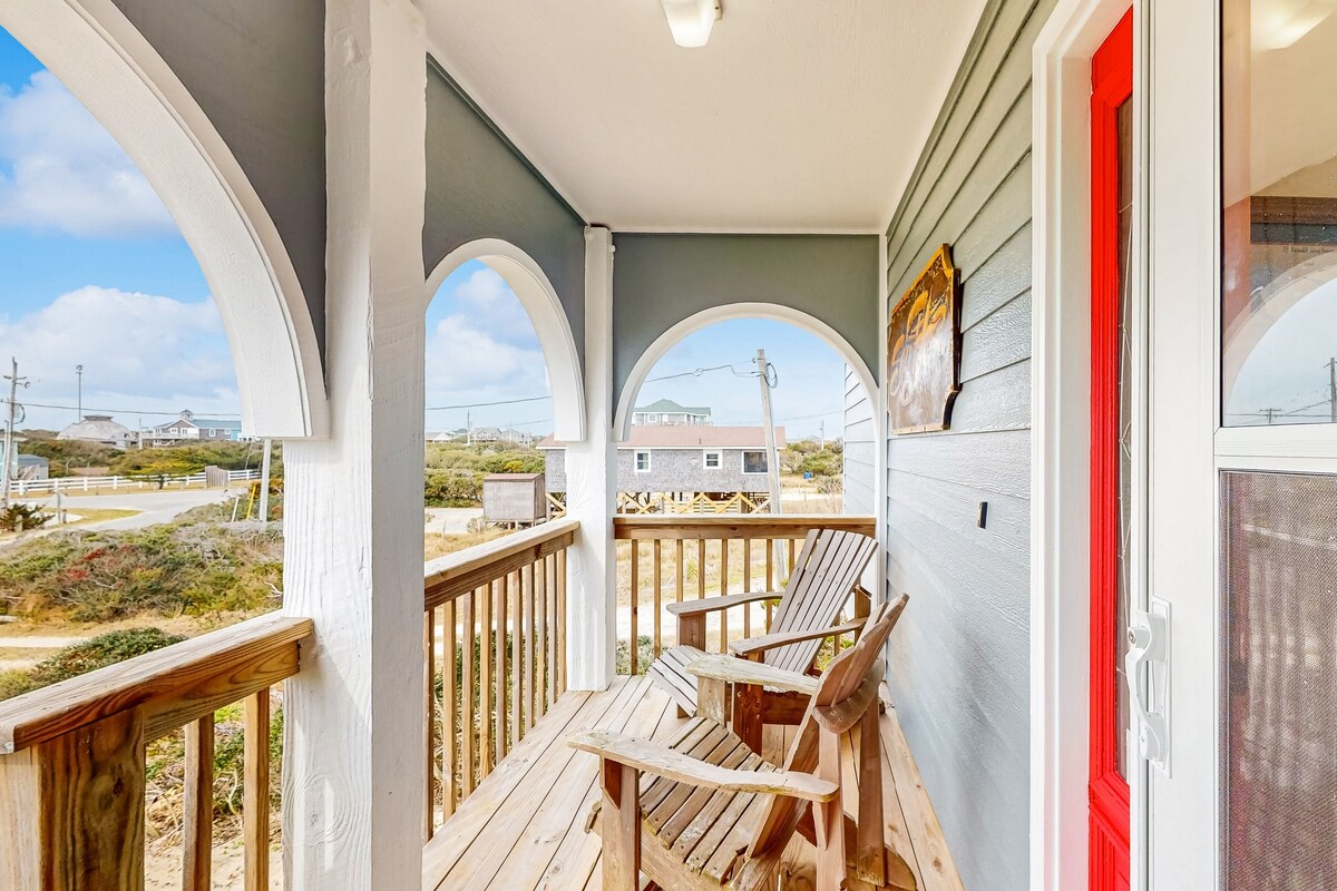 Oceanfront dog-friendly home close to sand with views & private hot tub