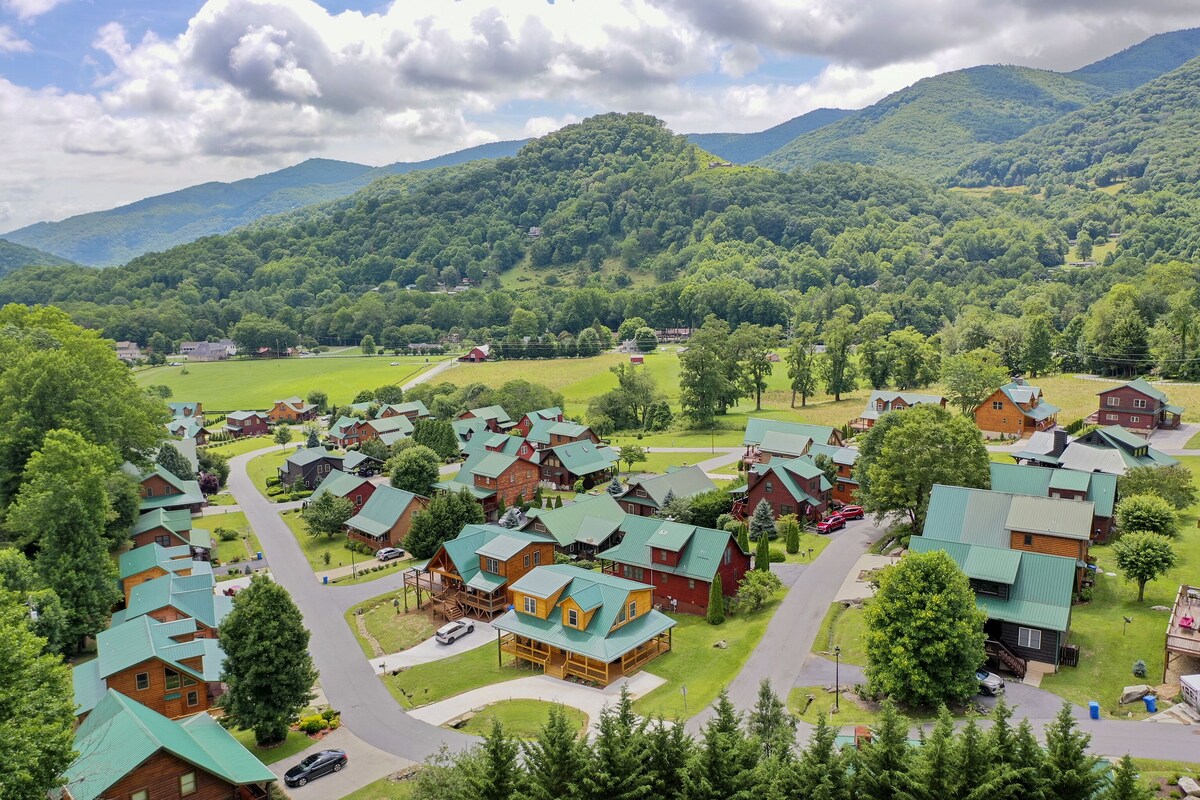 Brand New Log Cabin in the Valley, Elk Experience, Year Round Access