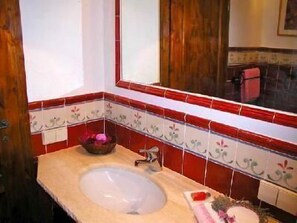 Bath/Shower. Roseto Bathroom