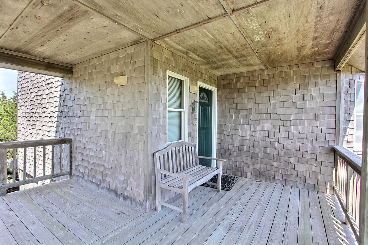 Waterfront House w/Shared Pool, Water View, Private Washer/Dryer, Free WiFi