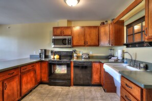 Full kitchen