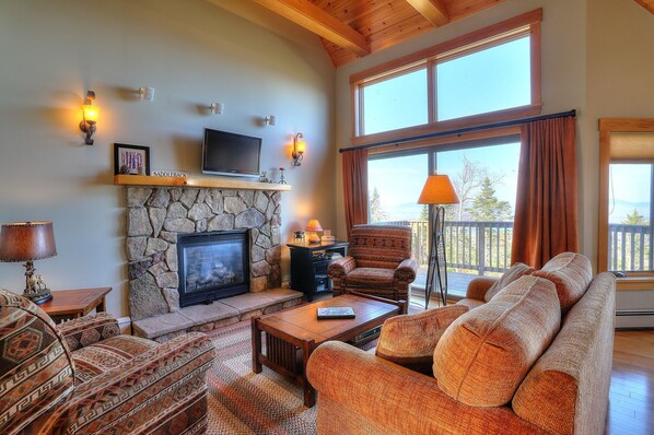 Living Room with gas viewing fireplace