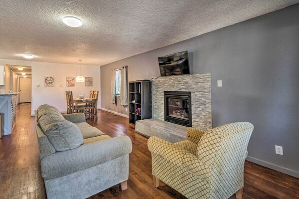 Ruidoso Vacation Rental | 2BR | 1BA | Stairs to Access | 1,060 Sq Ft