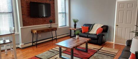Spacious apartment right by Wooster Square!
