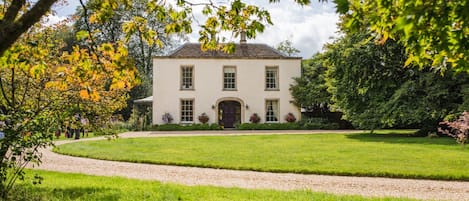 Entrance, Kingscote Park House, Bolthole Retreats