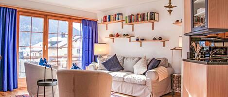 Eigentum, Möbel, Bilderrahmen, Blau, Interior Design, Komfort, Fenster, Holz, Beleuchtung, Couch
