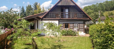 Casa, Propiedad, Cabaña, Edificio, Casa, El Terreno Del Lote, Bienes Raíces, Arquitectura, Casa De Campo, Árbol