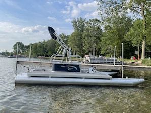 4-person paddle pontoon is perfect for cruising, swimming, and fishing.