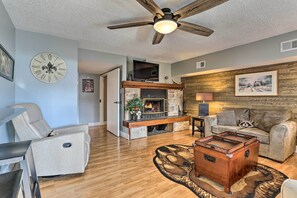Living Room | Free WiFi | Smart TV