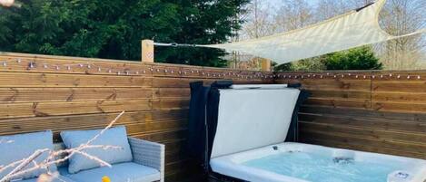 Woodys Retreat, Felmoor Park, 2 bedroom holiday home with hot tub