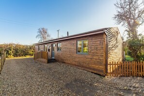 Willow Lodge: Front elevation